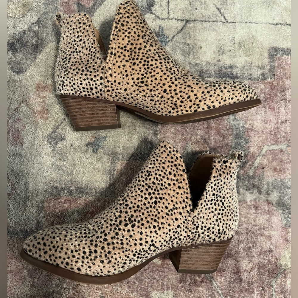 Cheetah print textured booties